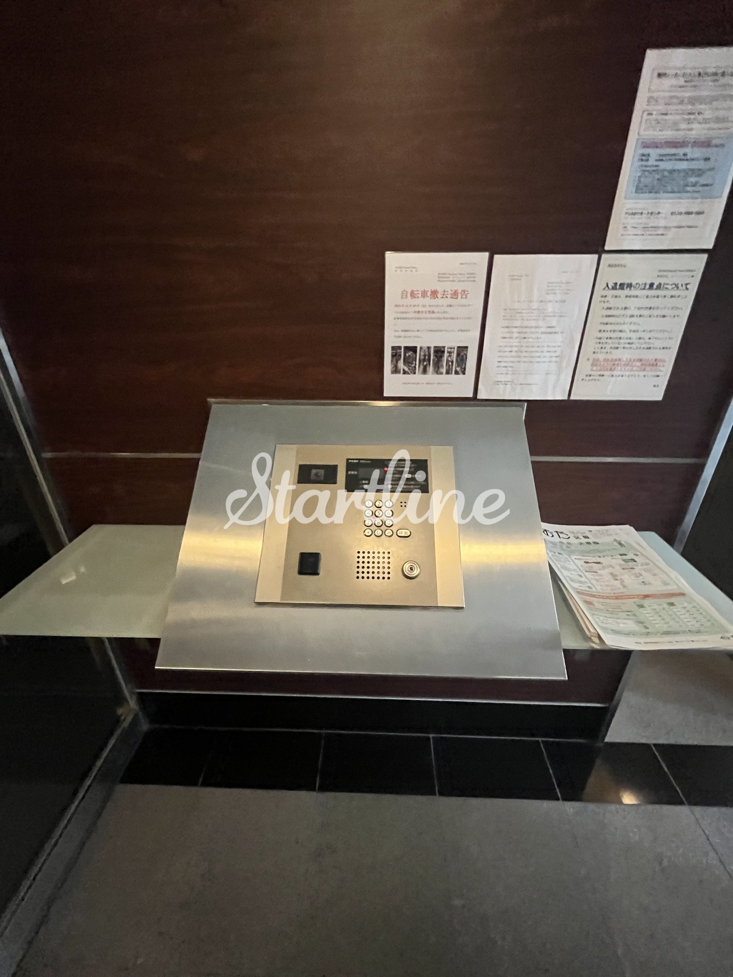 建物エントランス