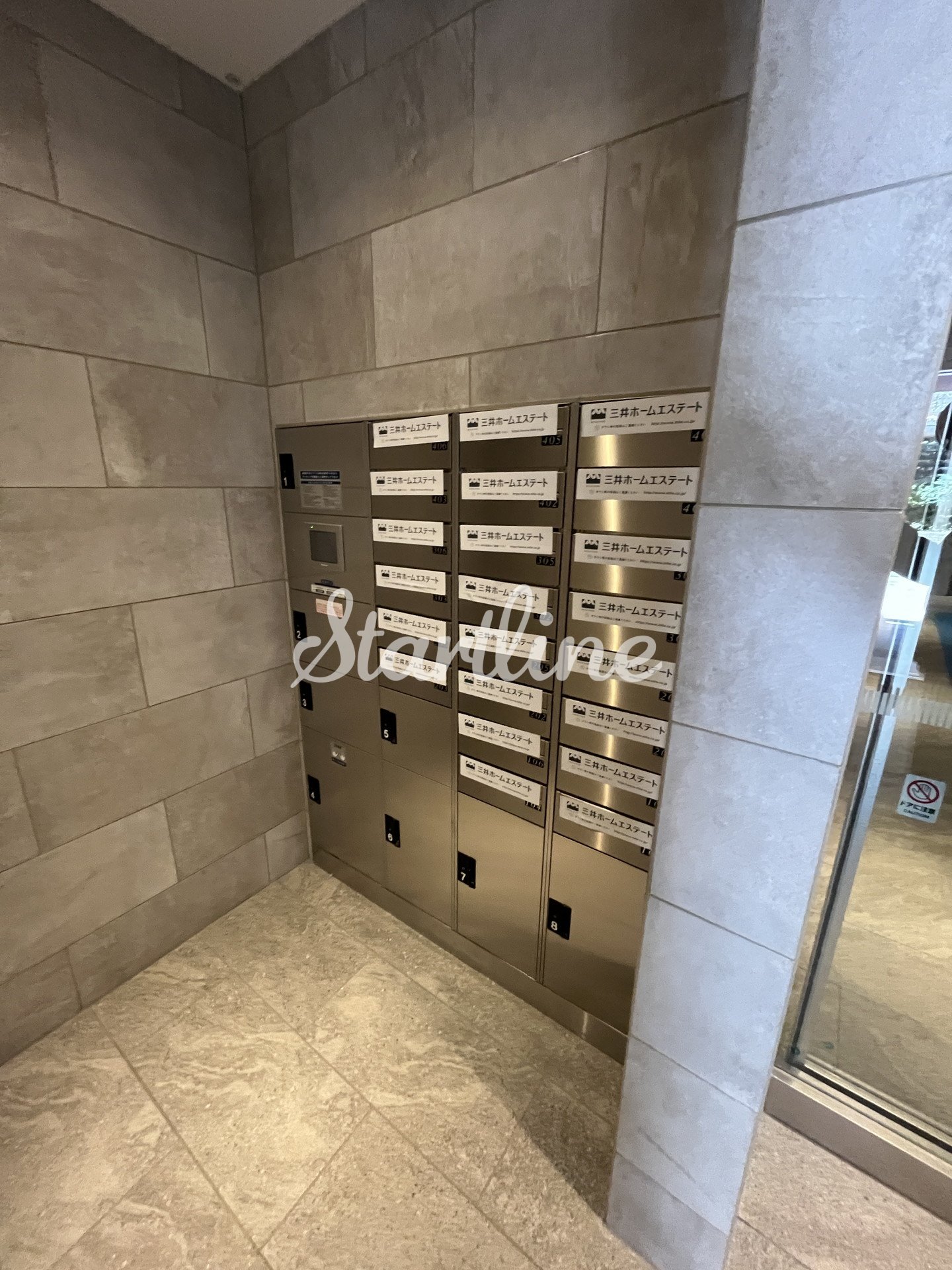 建物エントランス