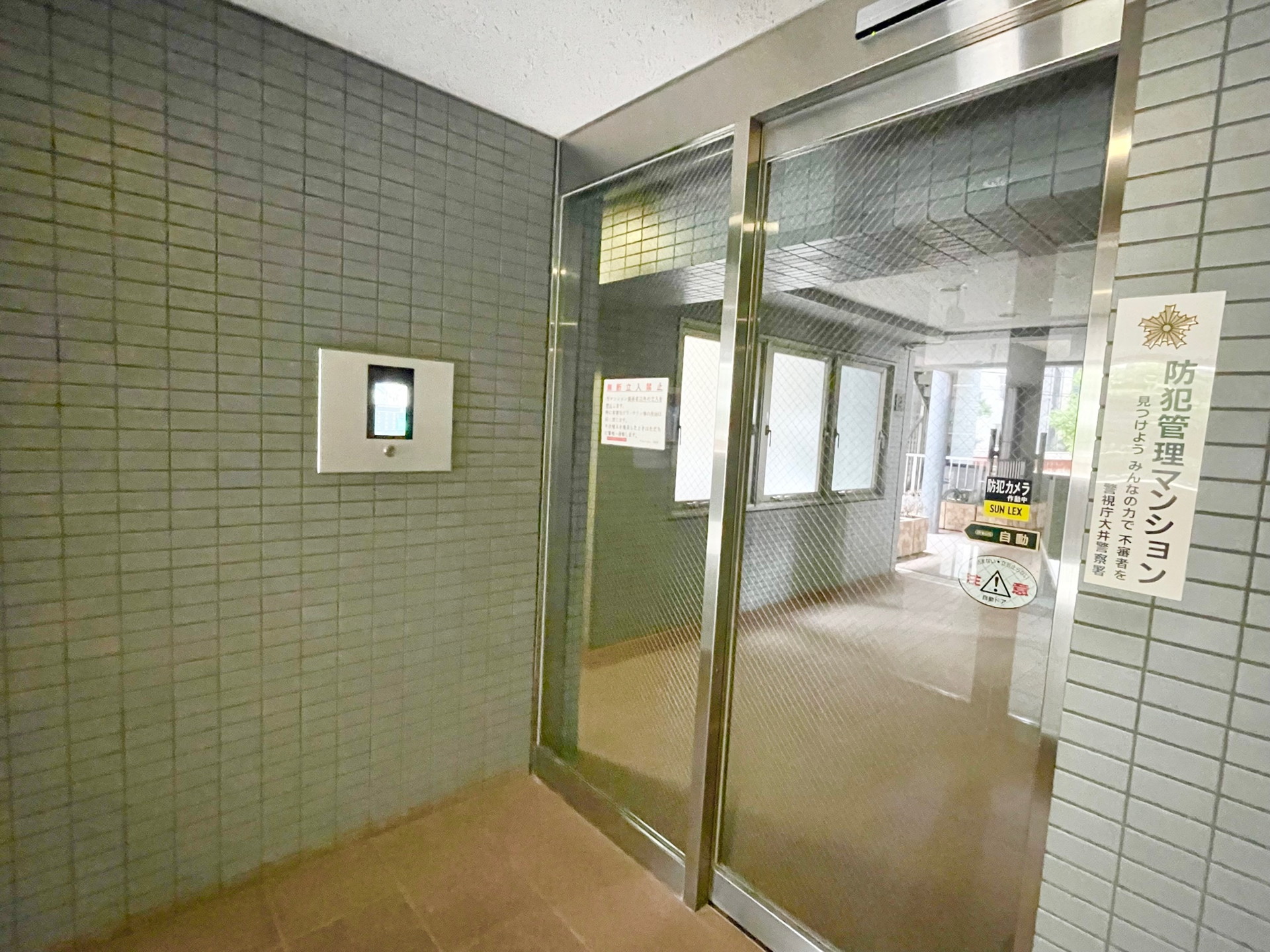 建物エントランス