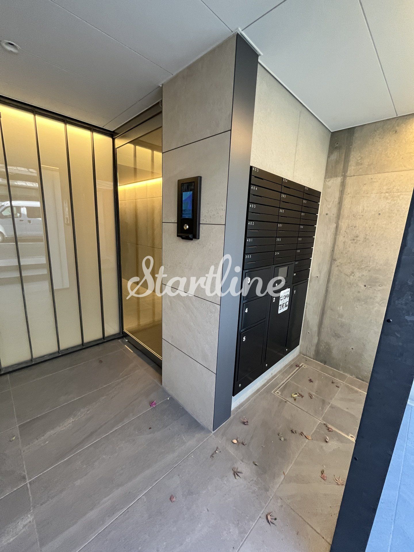 建物エントランス