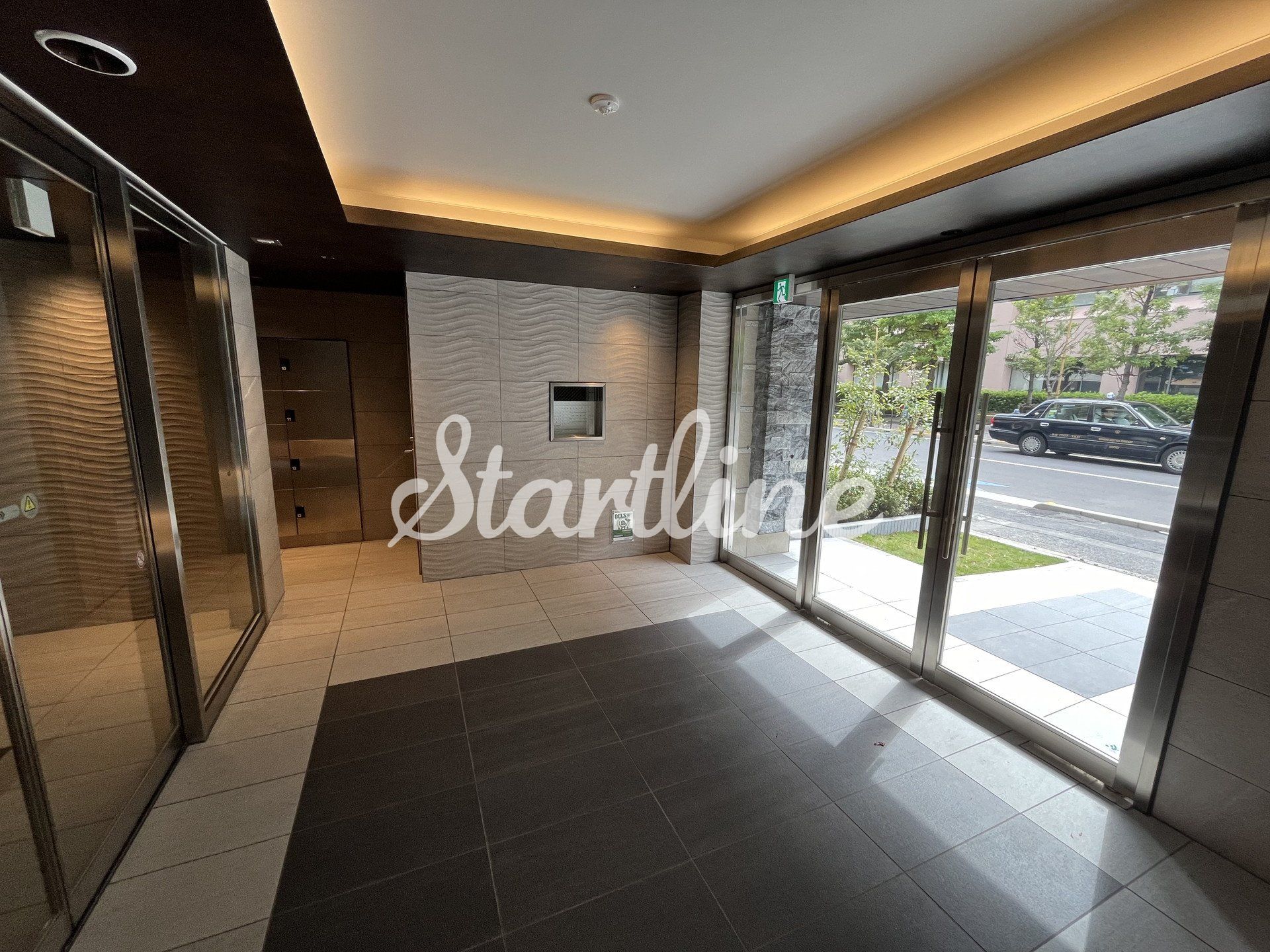 建物エントランス