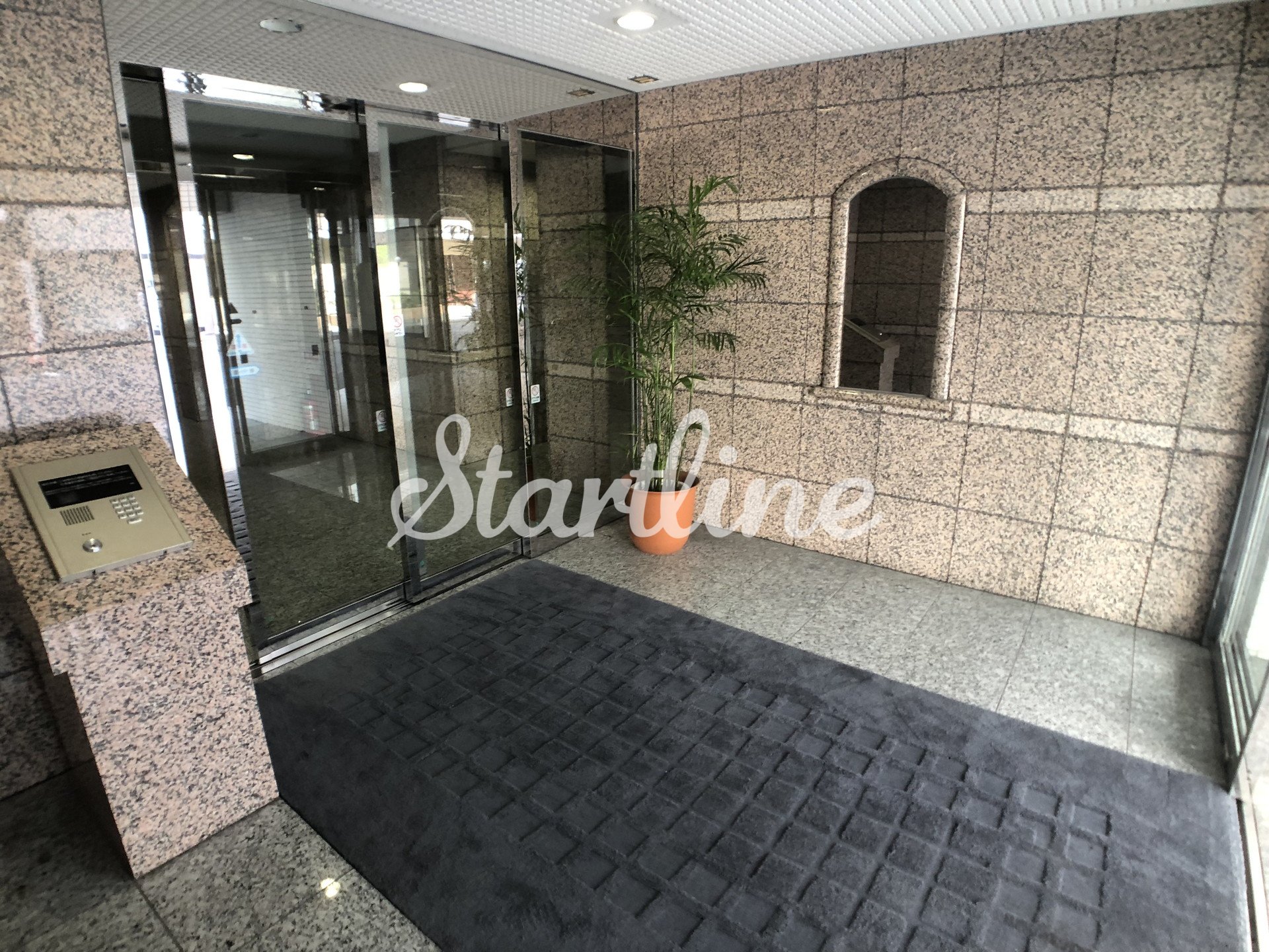 建物エントランス