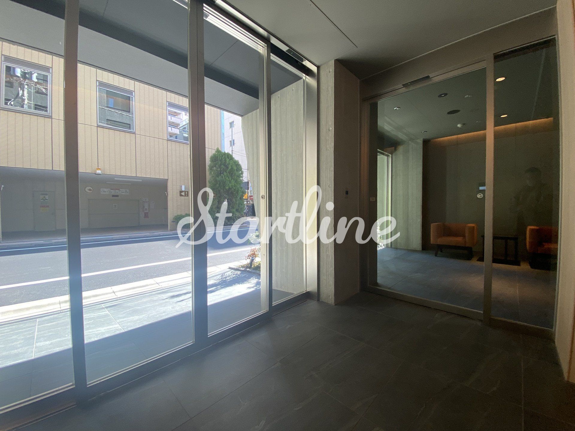 建物エントランス