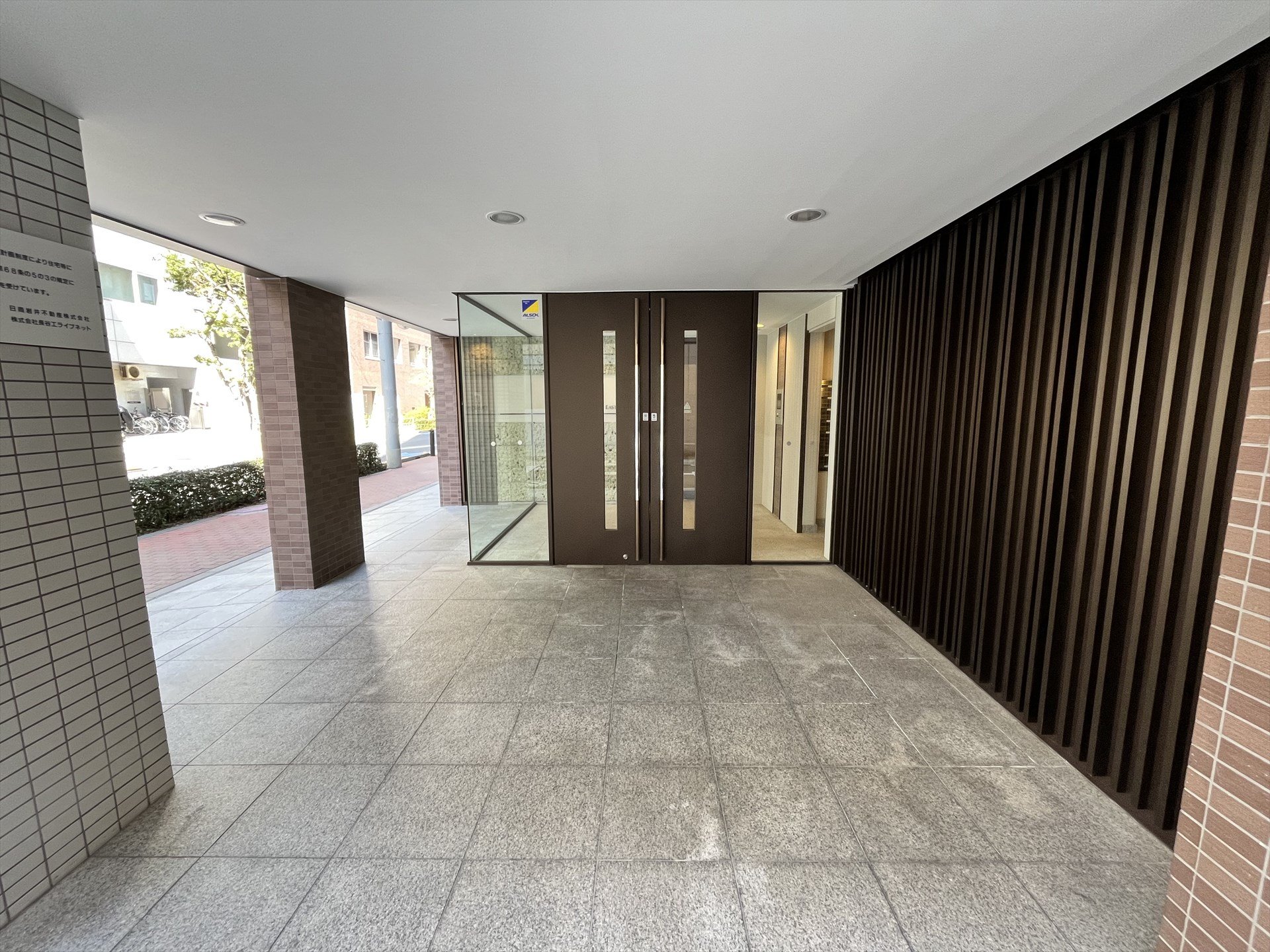 建物エントランス