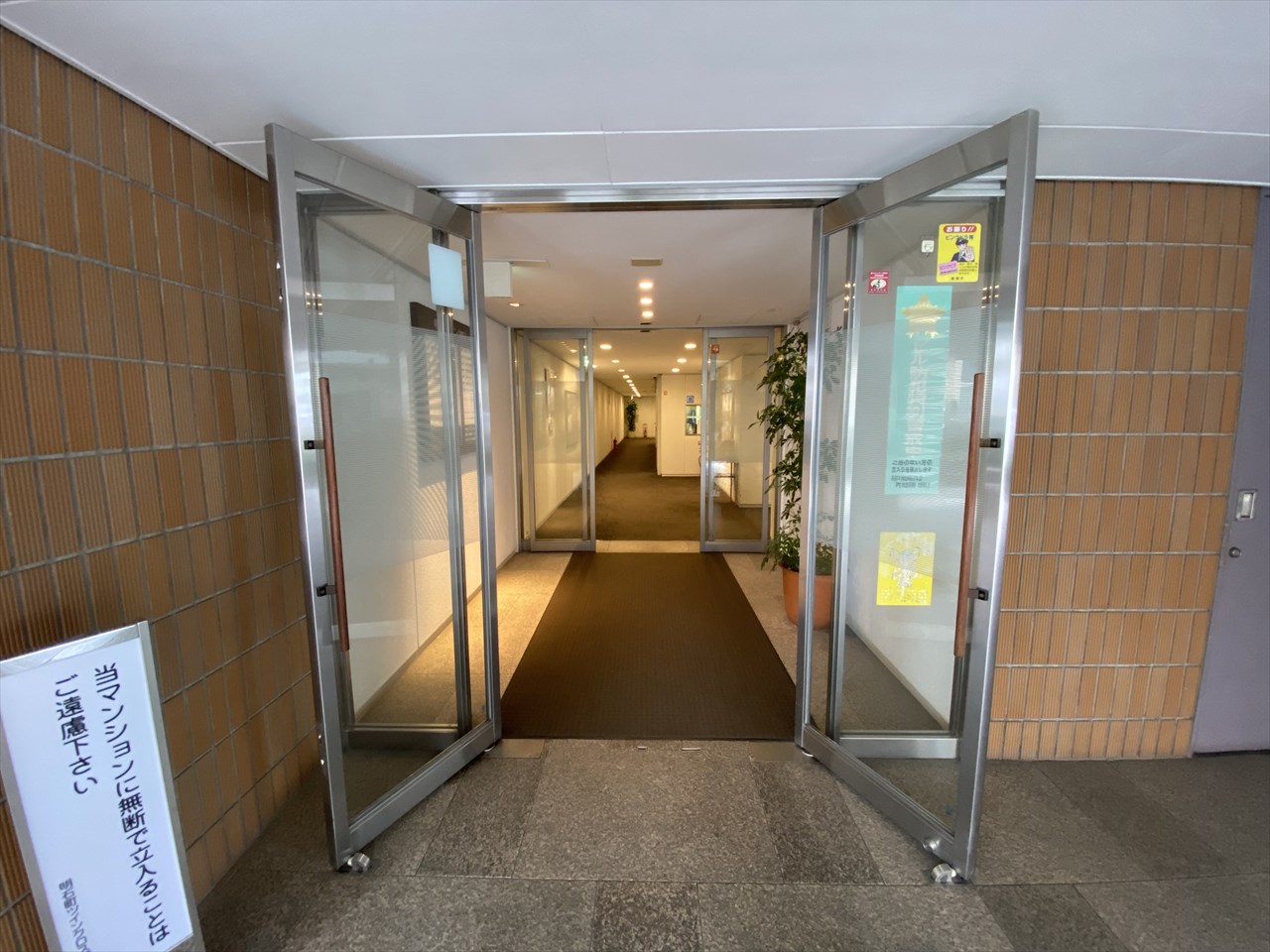 建物エントランス