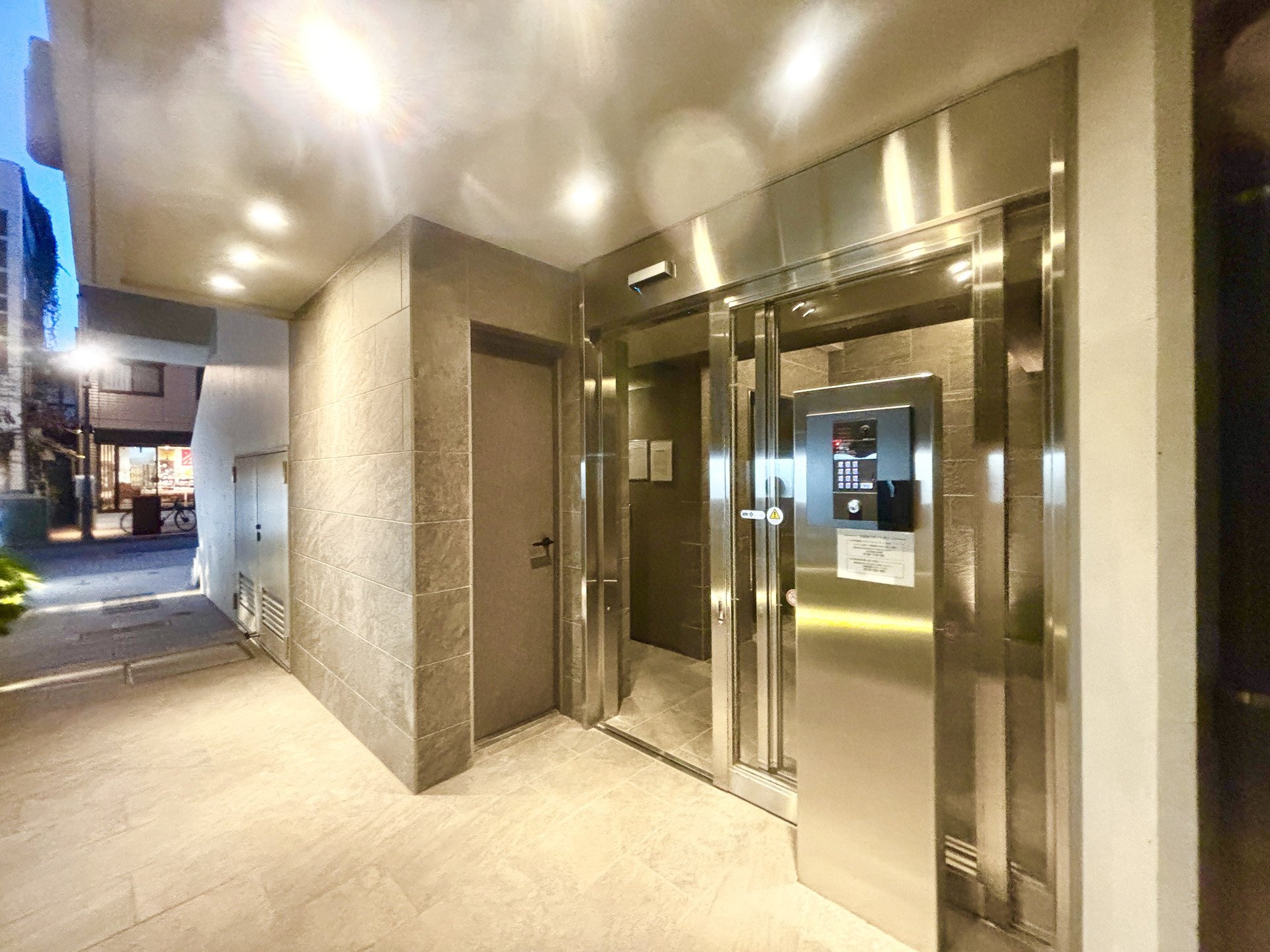 建物エントランス