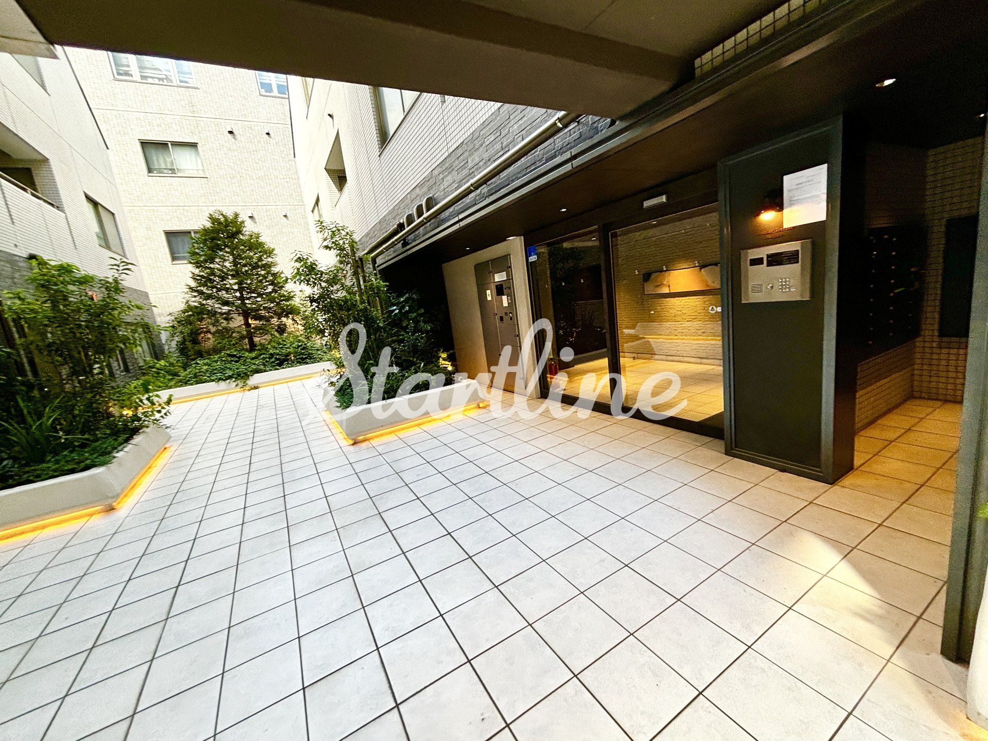 建物エントランス