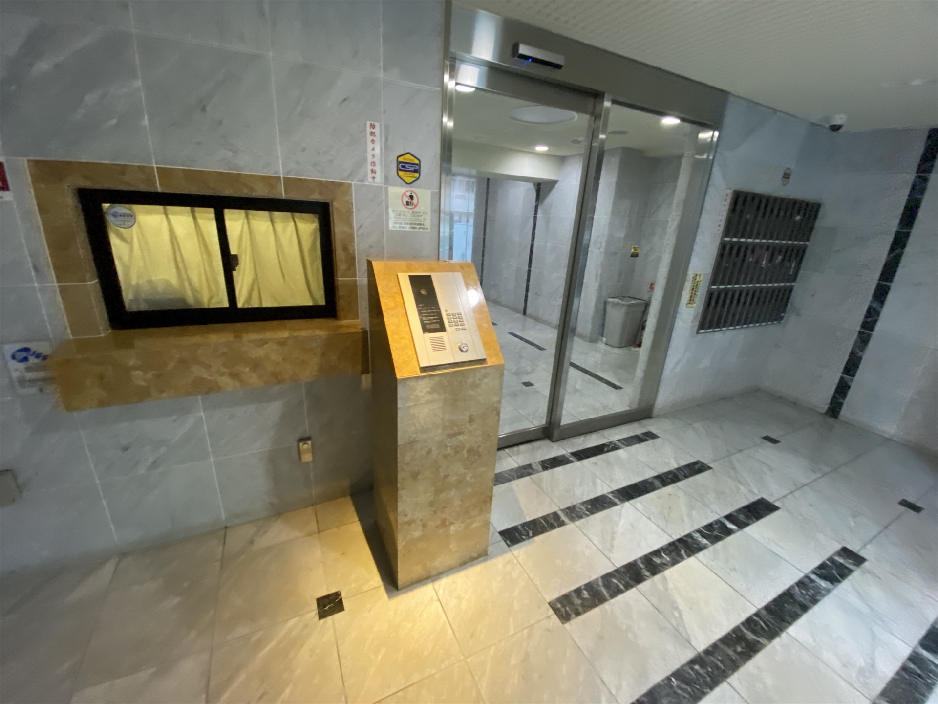 建物エントランス