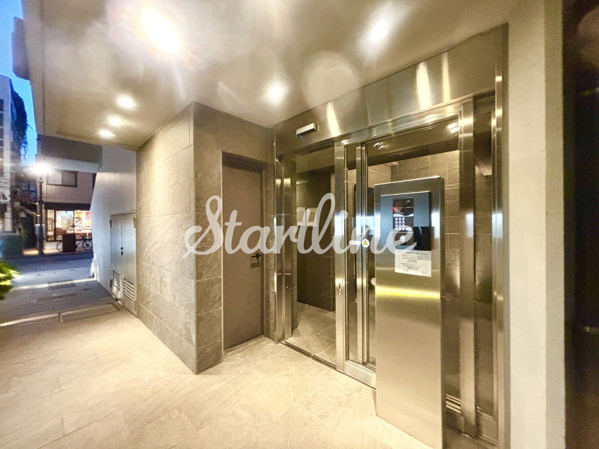 建物エントランス