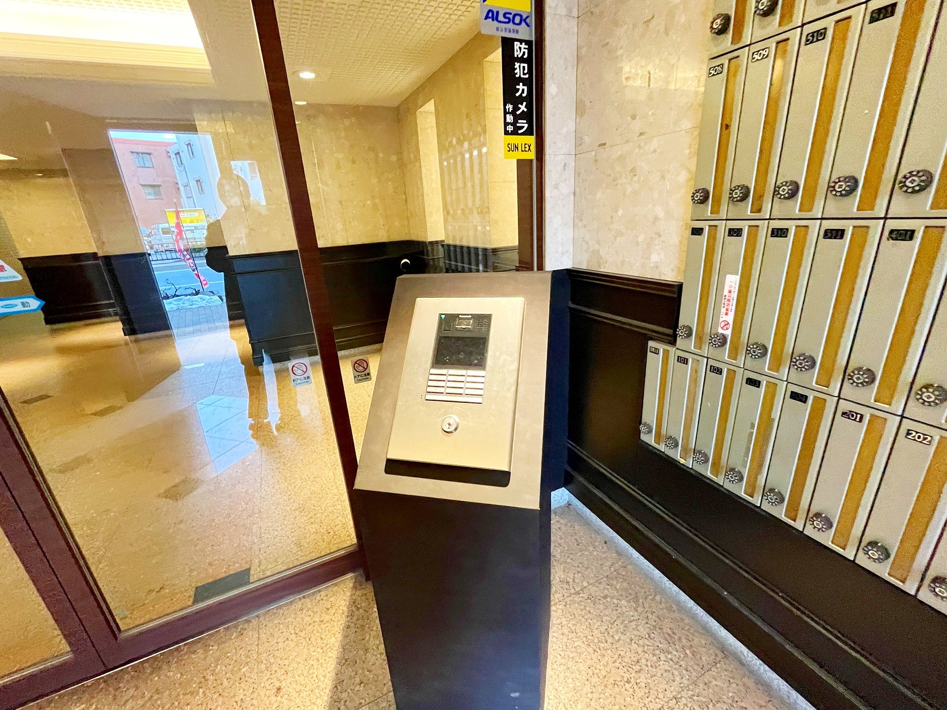 建物エントランス