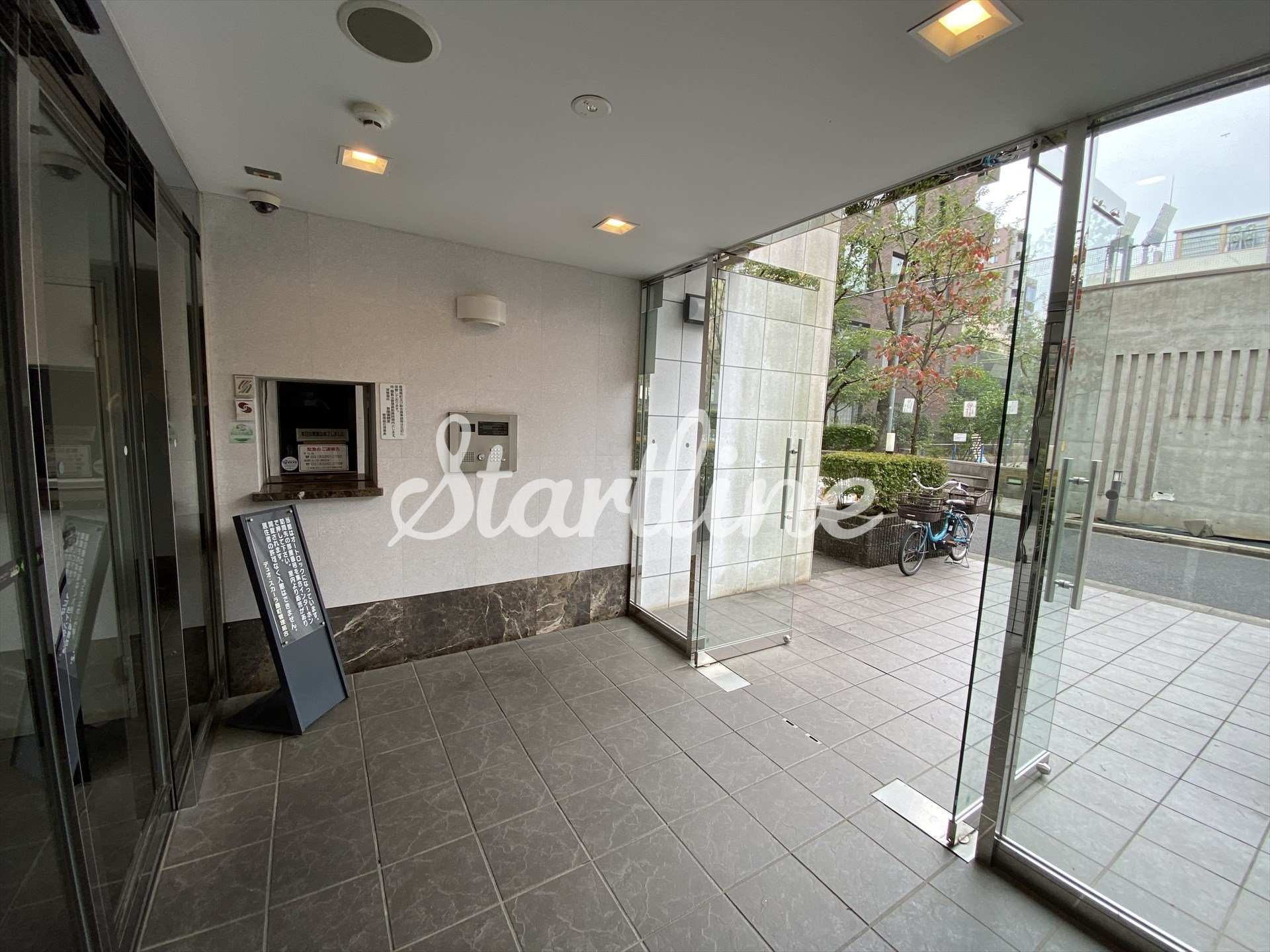 建物エントランス