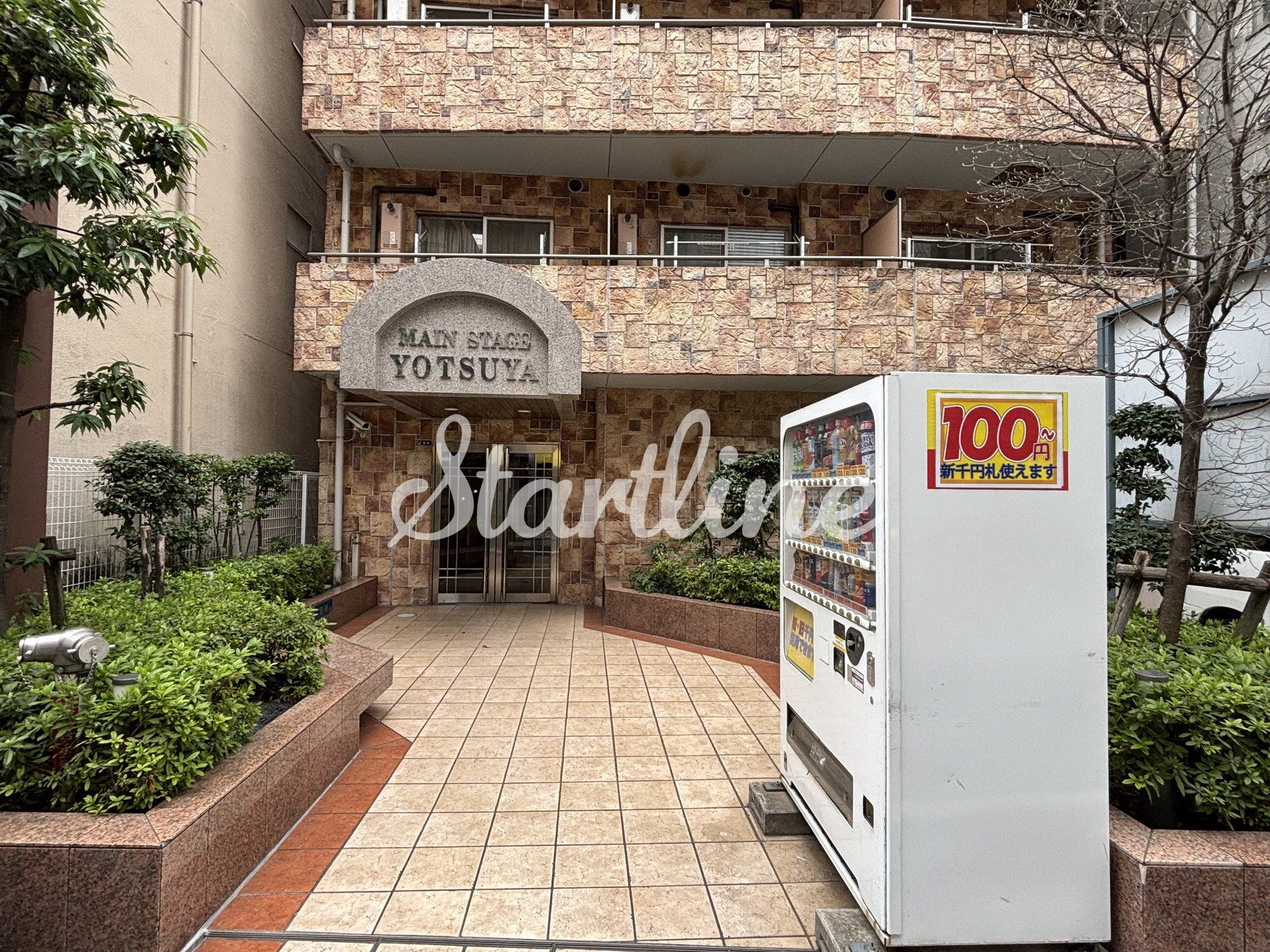 建物エントランス