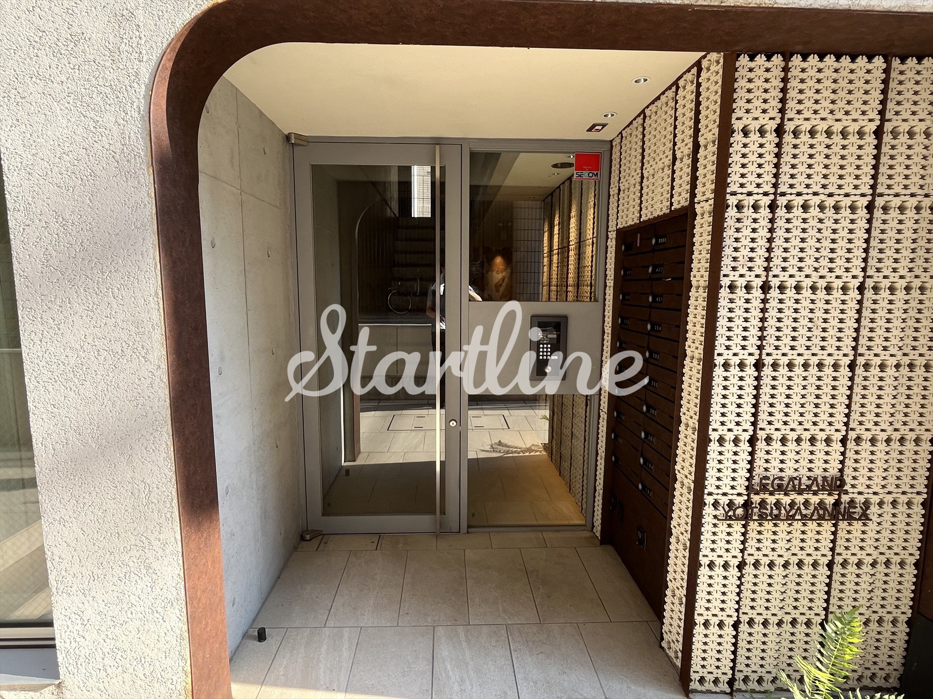 建物エントランス