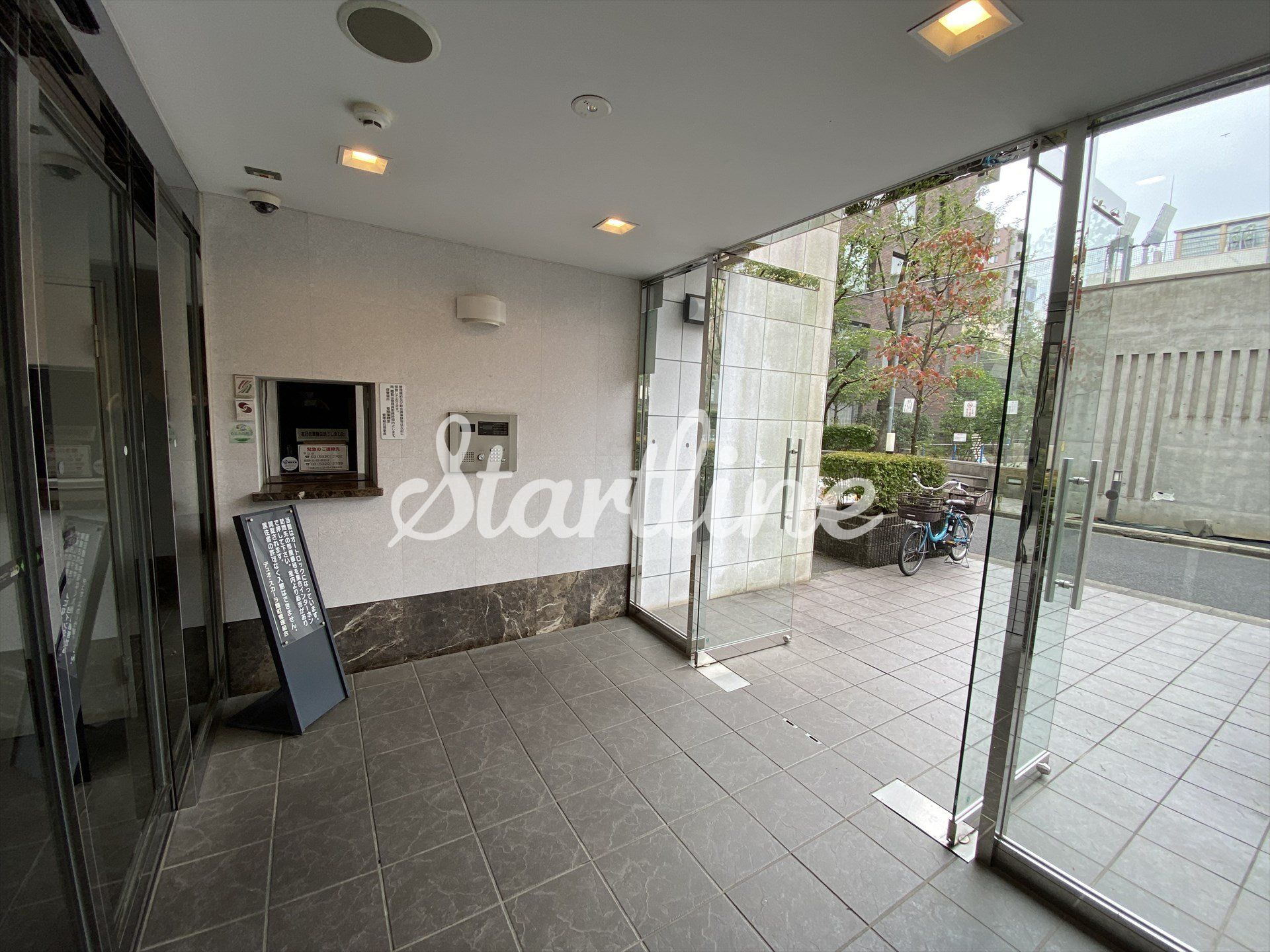 建物エントランス