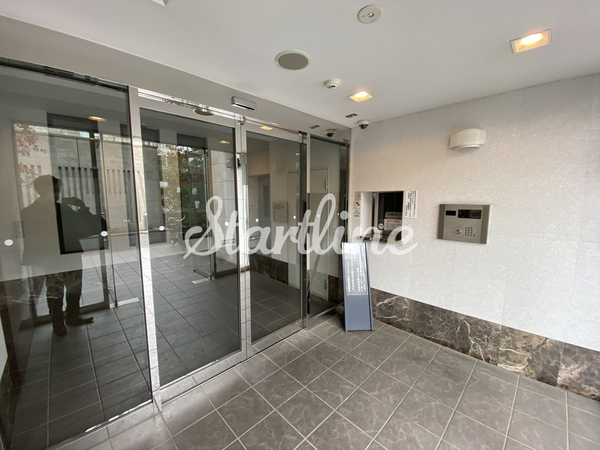 建物エントランス