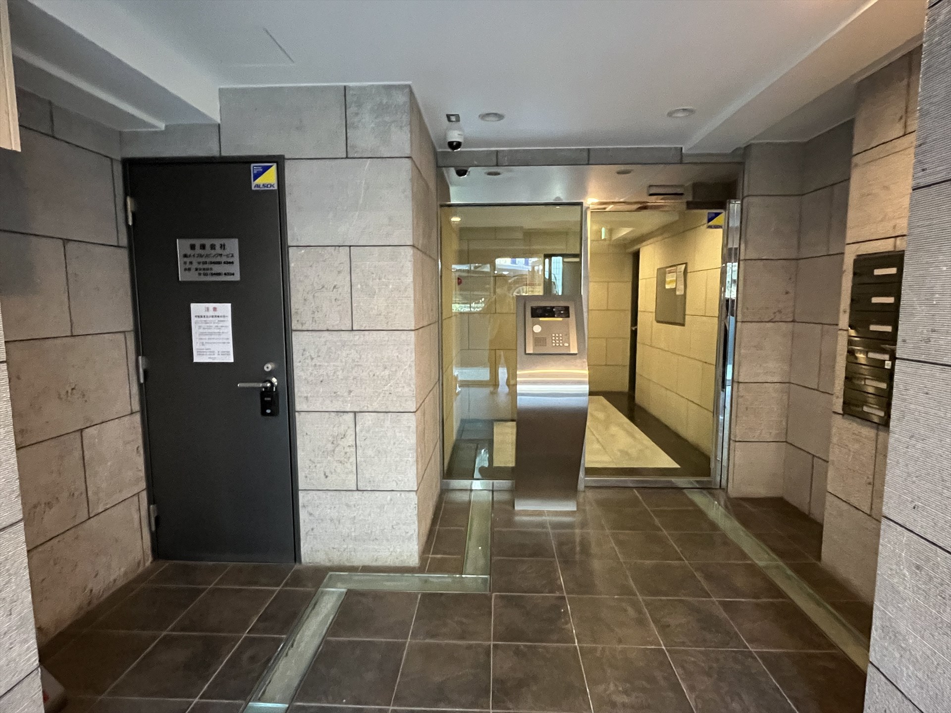 建物エントランス