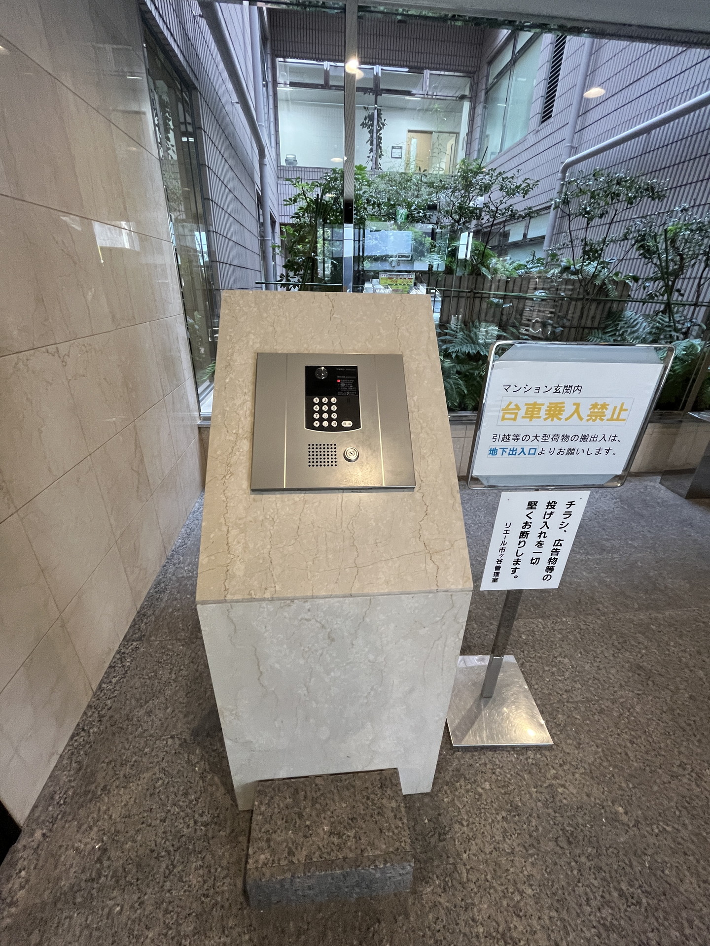 建物エントランス