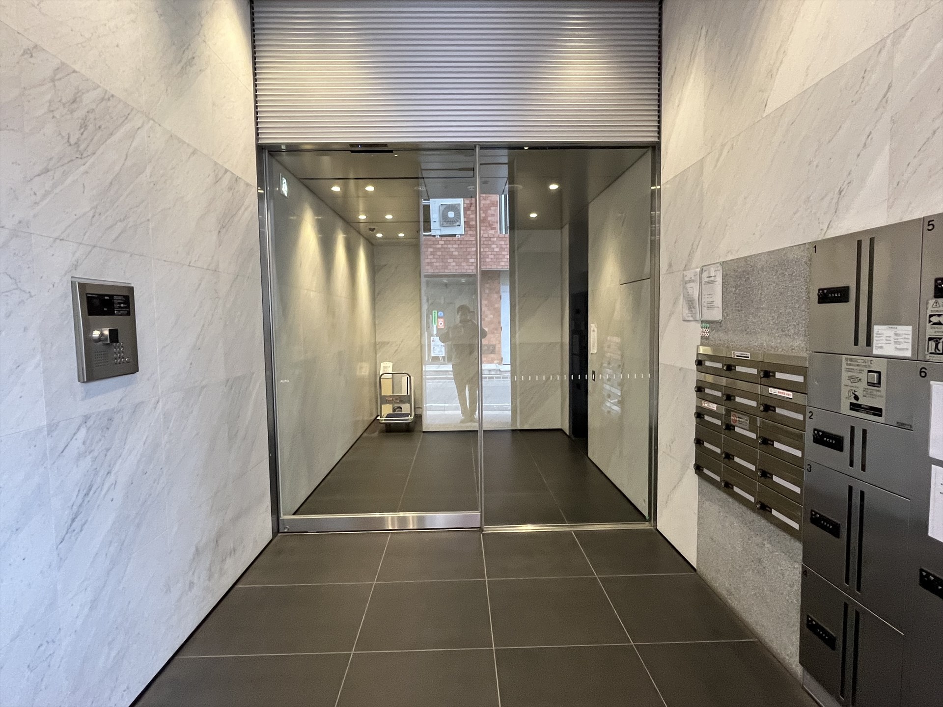 建物エントランス