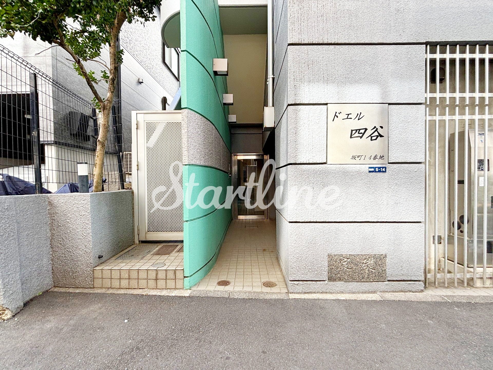 建物エントランス