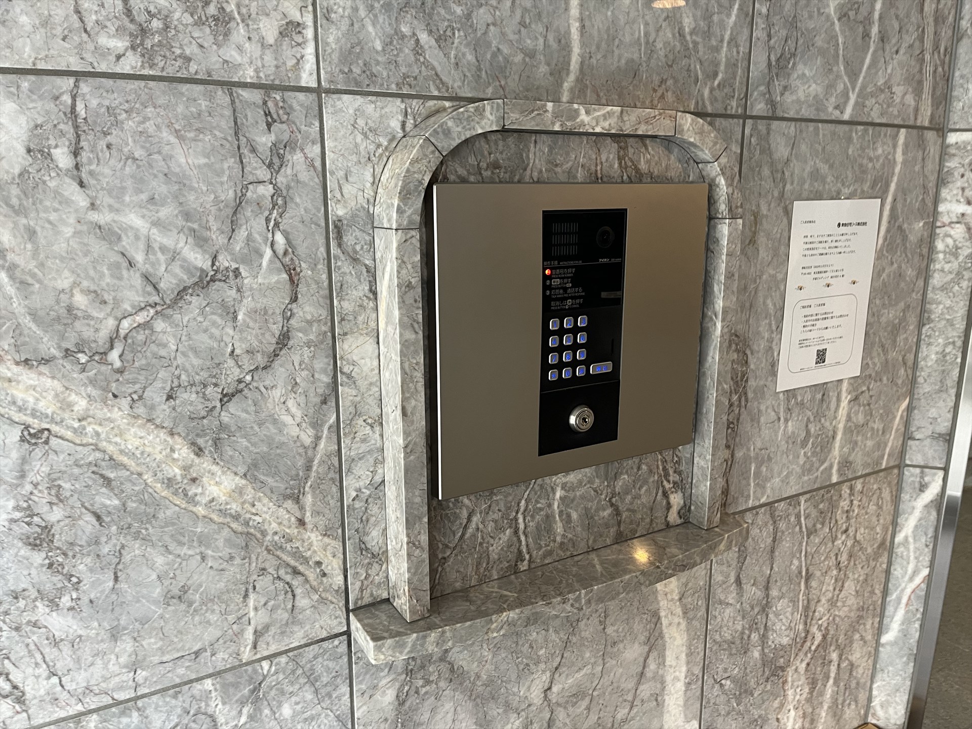 建物エントランス