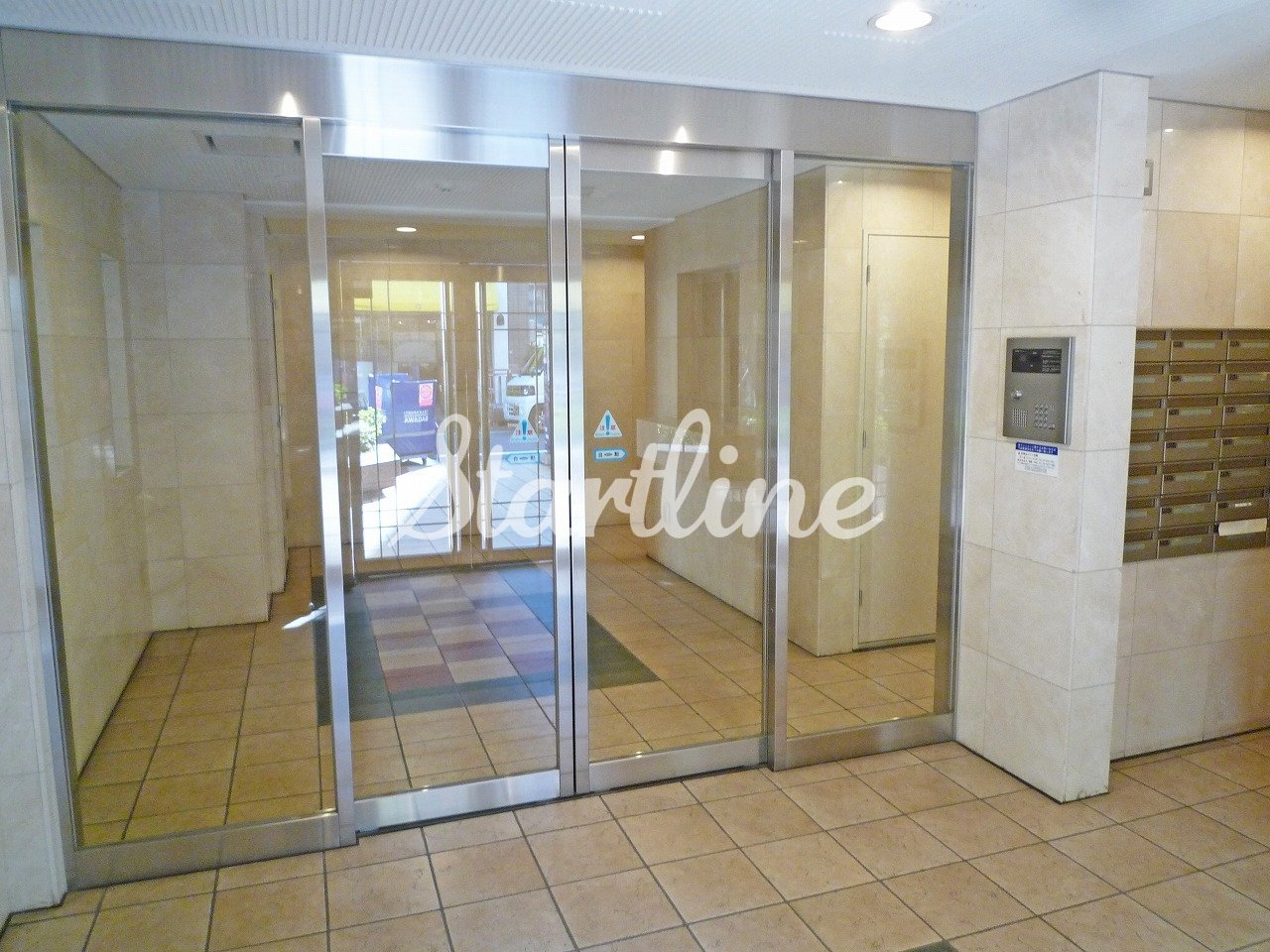 建物エントランス