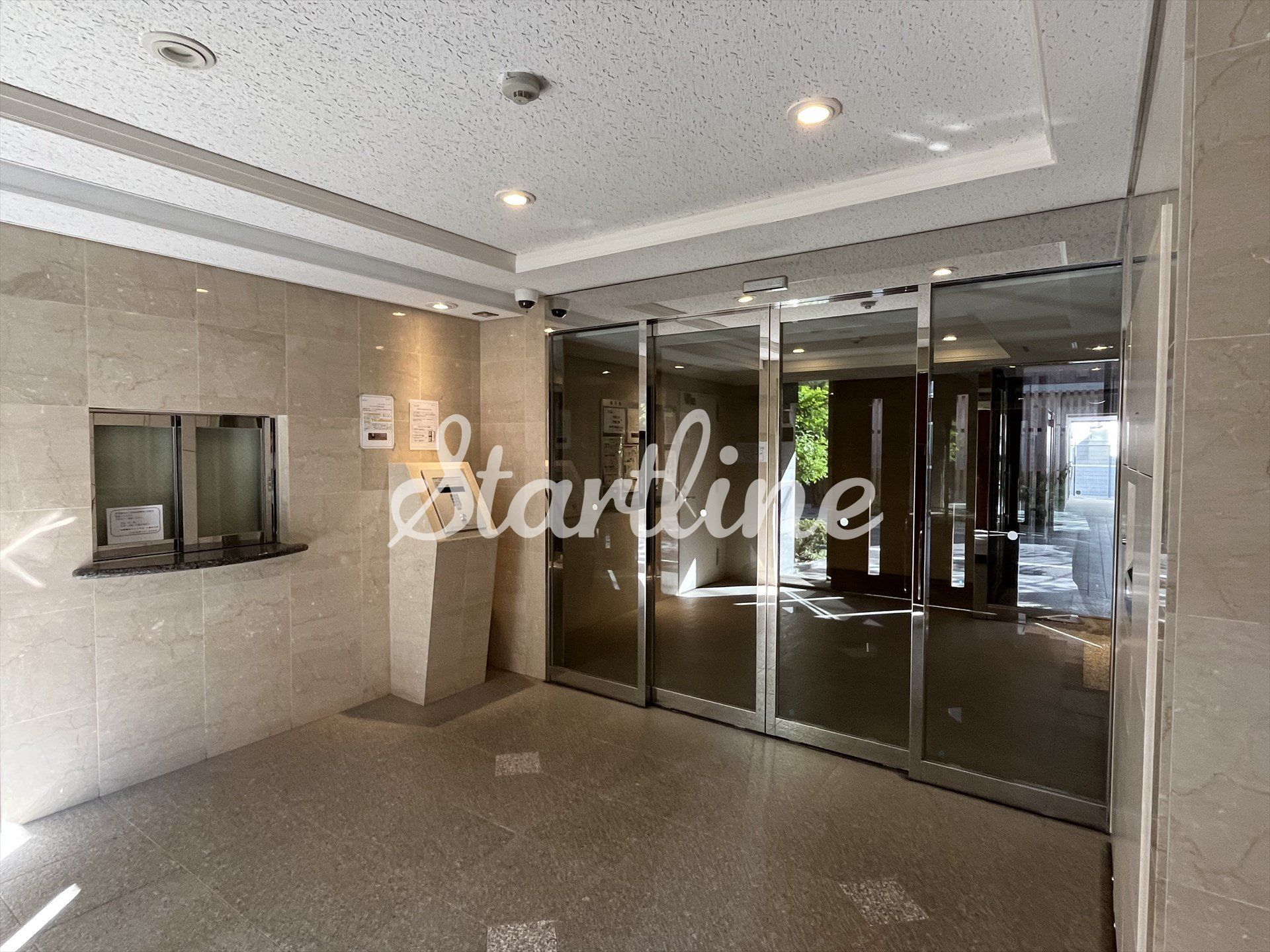 建物エントランス