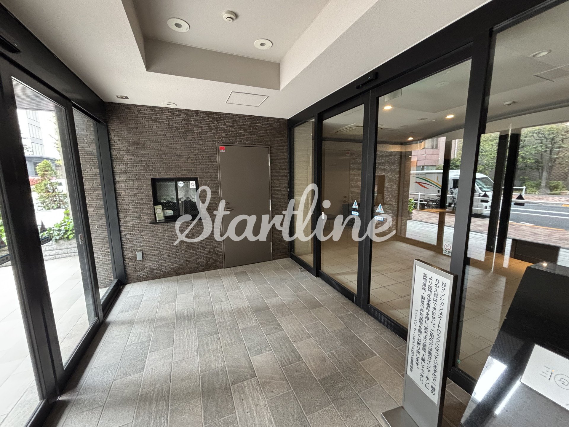 建物エントランス