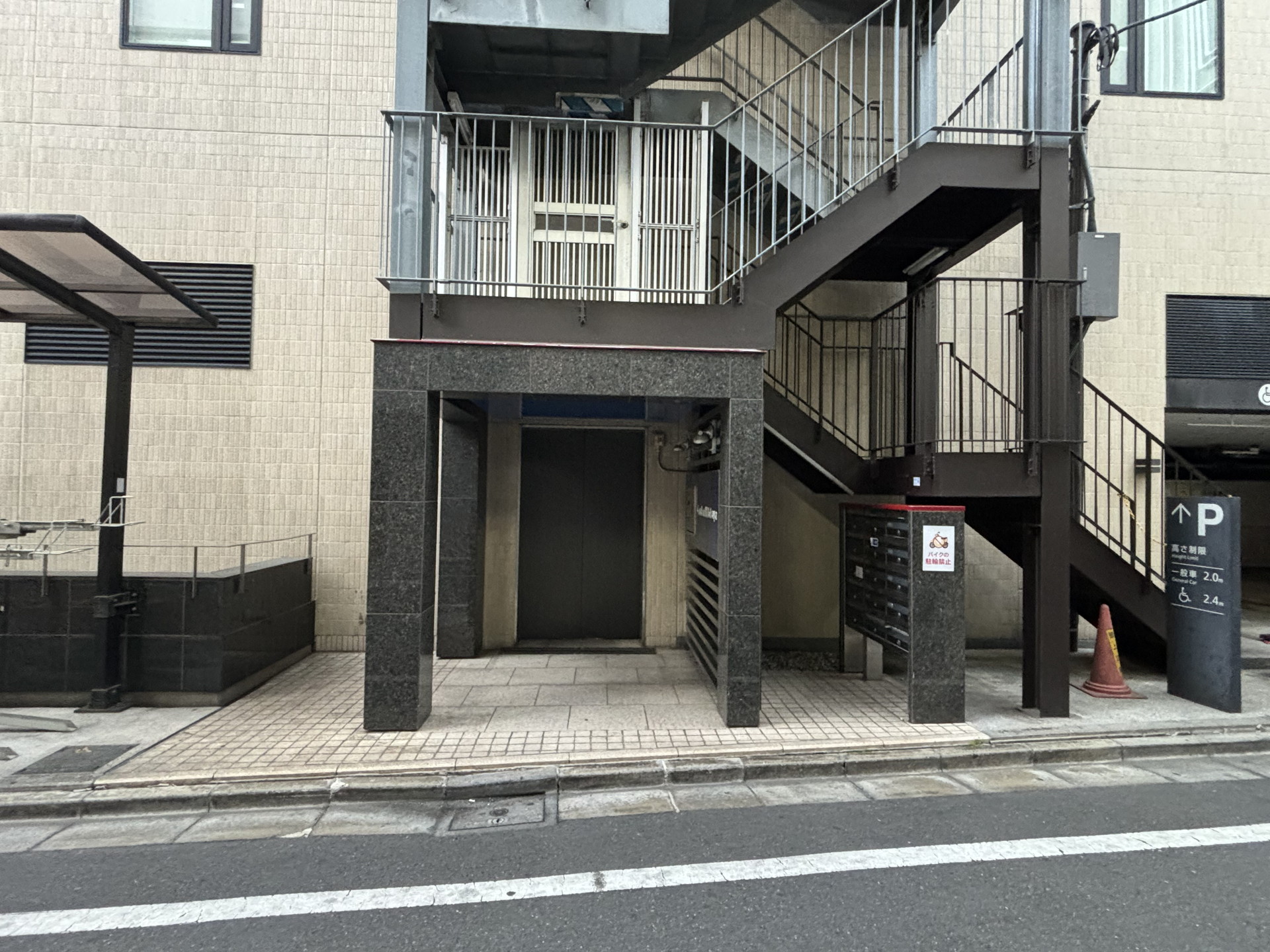 建物エントランス