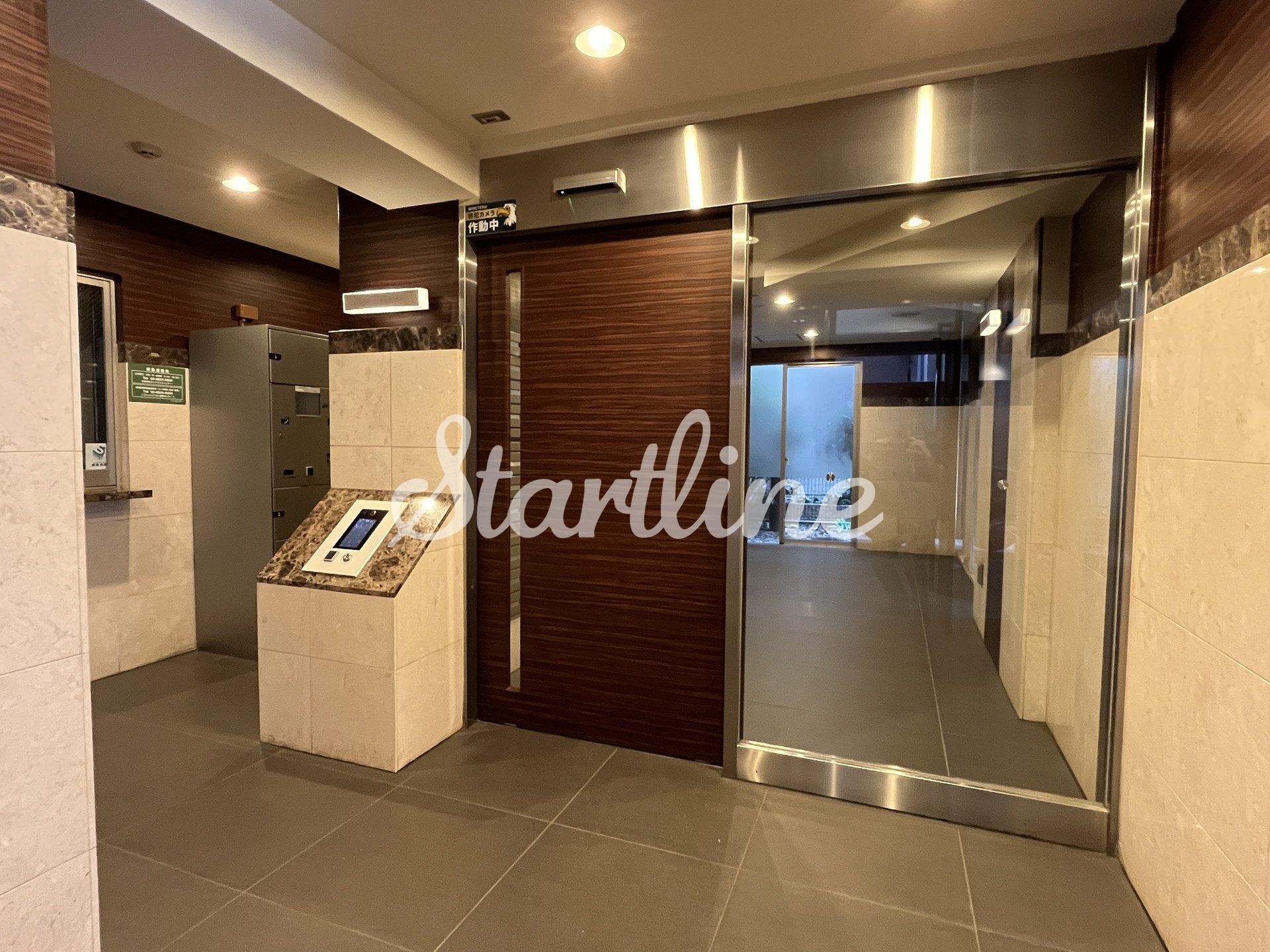 建物エントランス