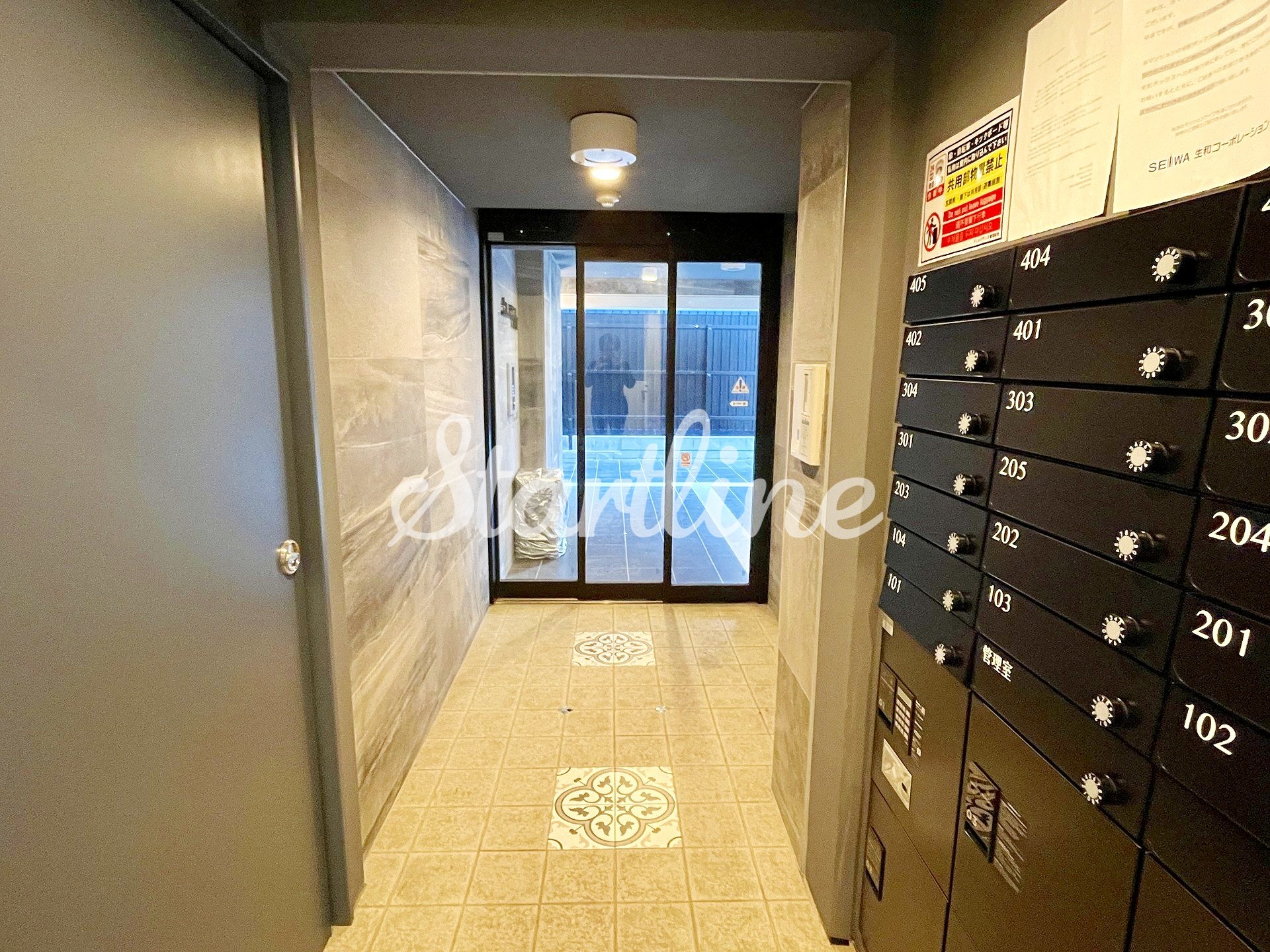 建物エントランス