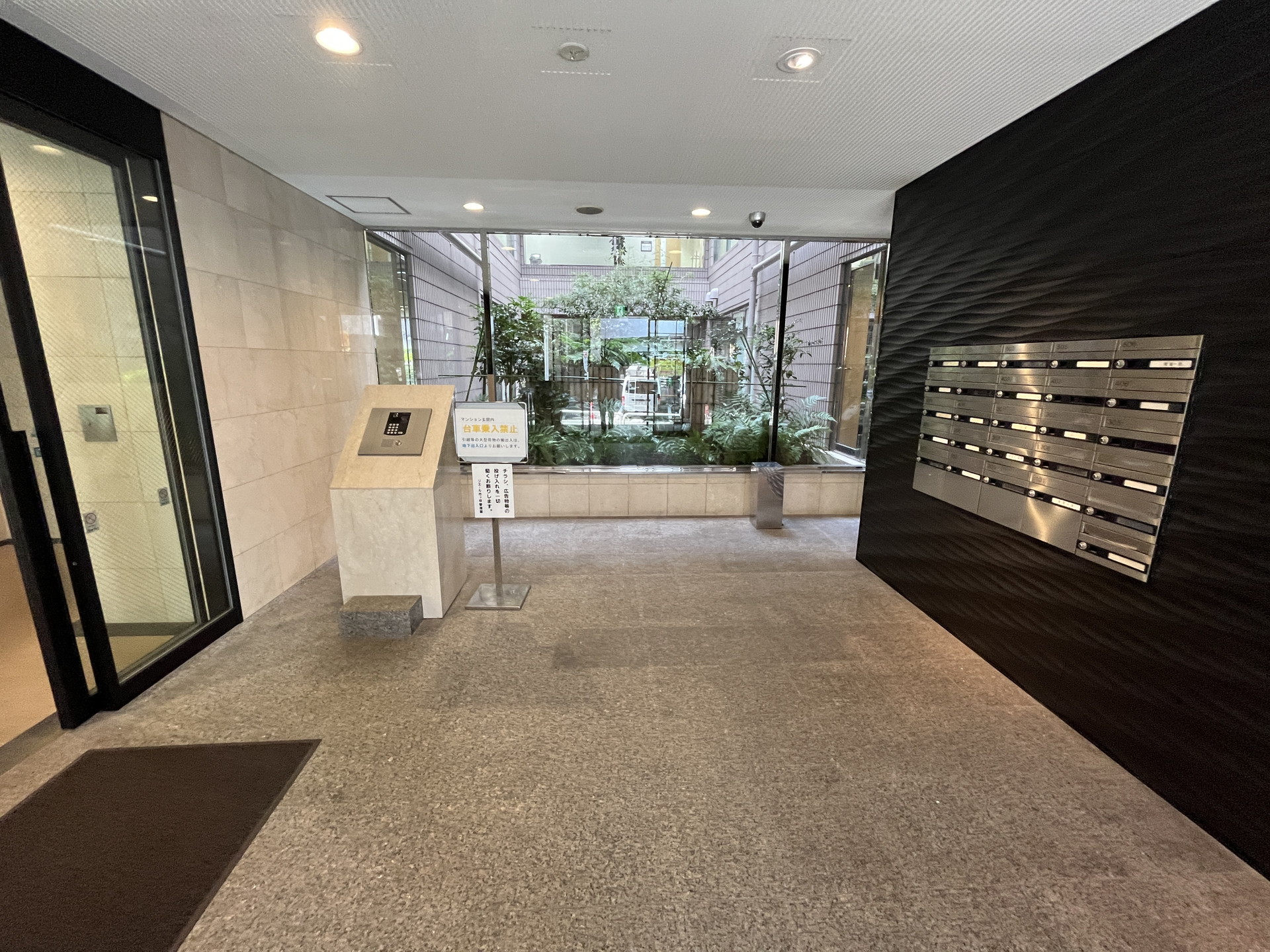 建物エントランス