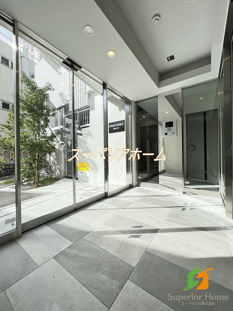 建物エントランス