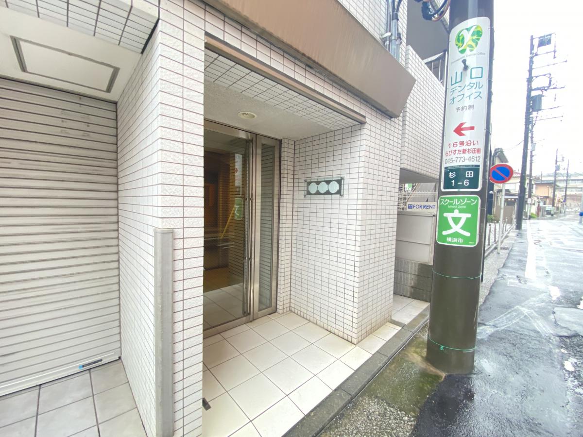 建物エントランス