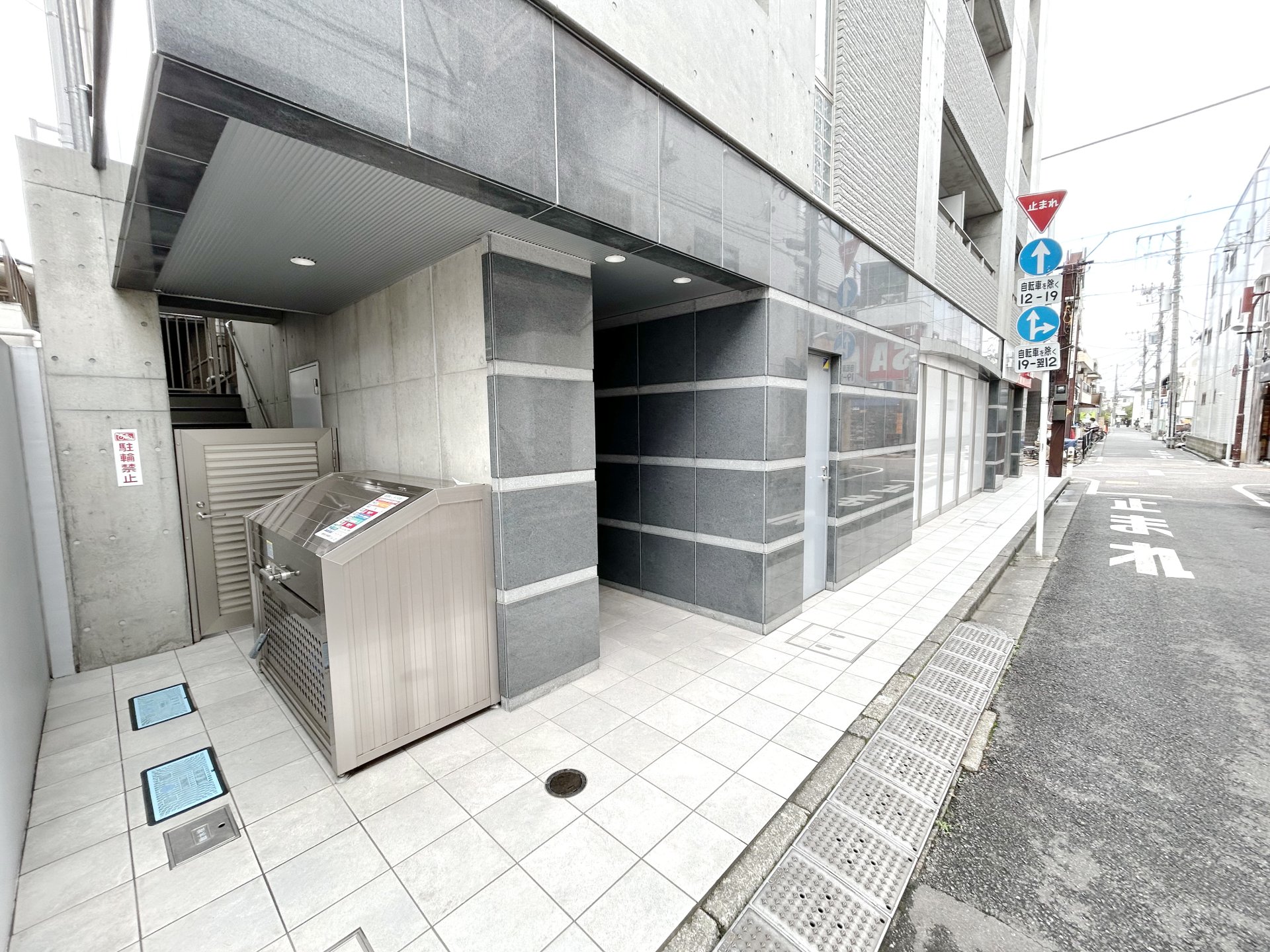 建物エントランス