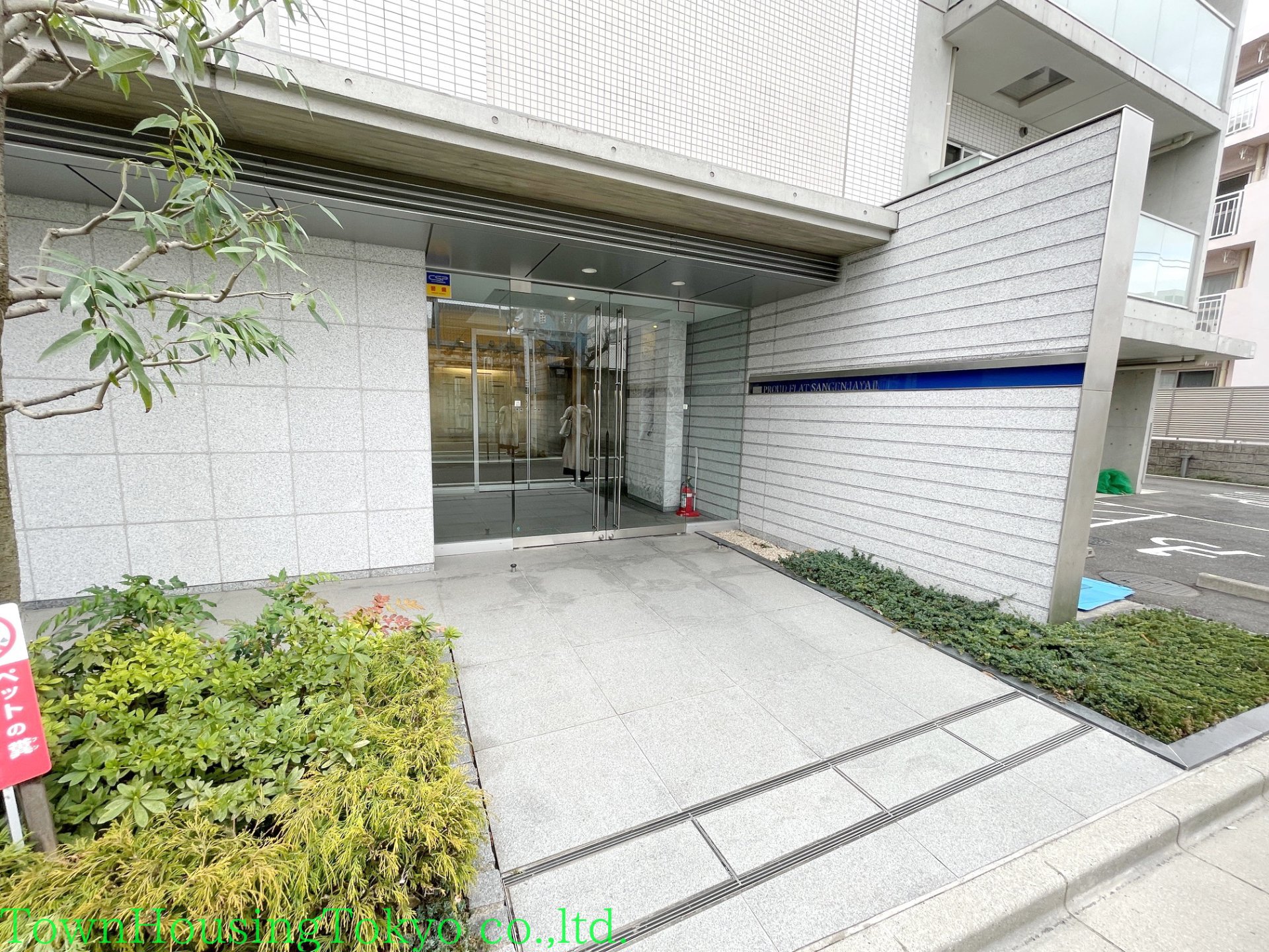 建物エントランス