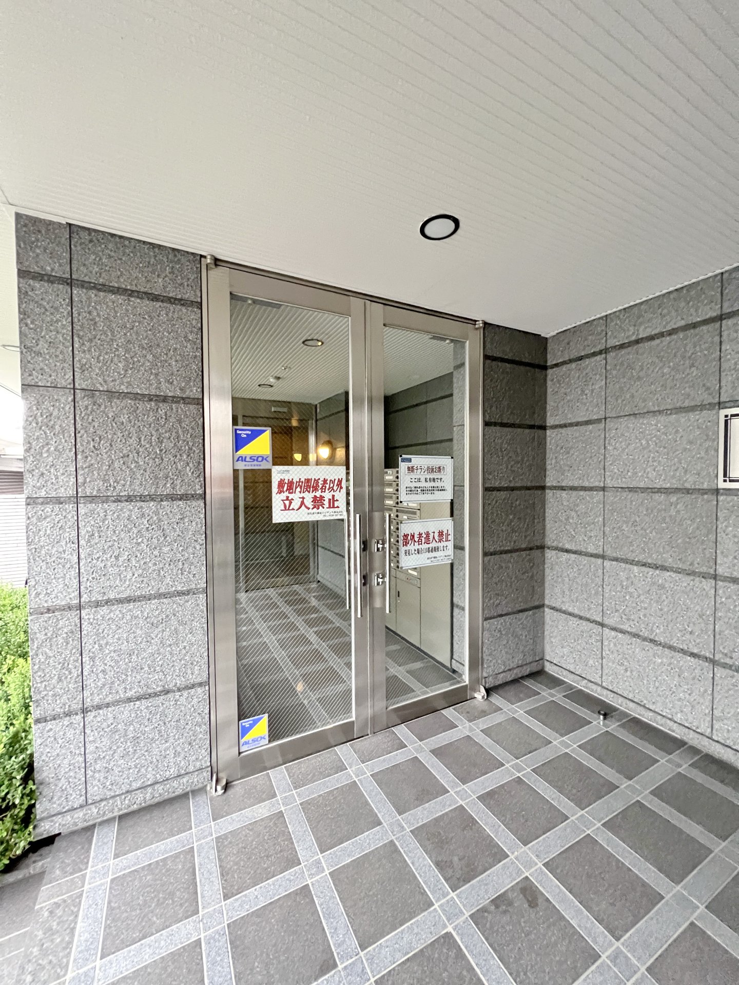 建物エントランス