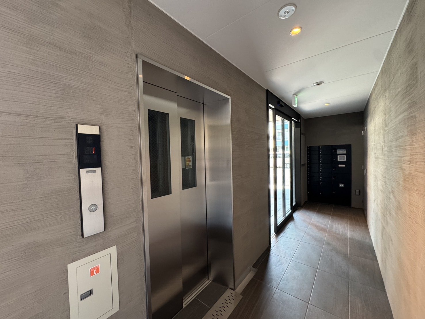 建物エントランス