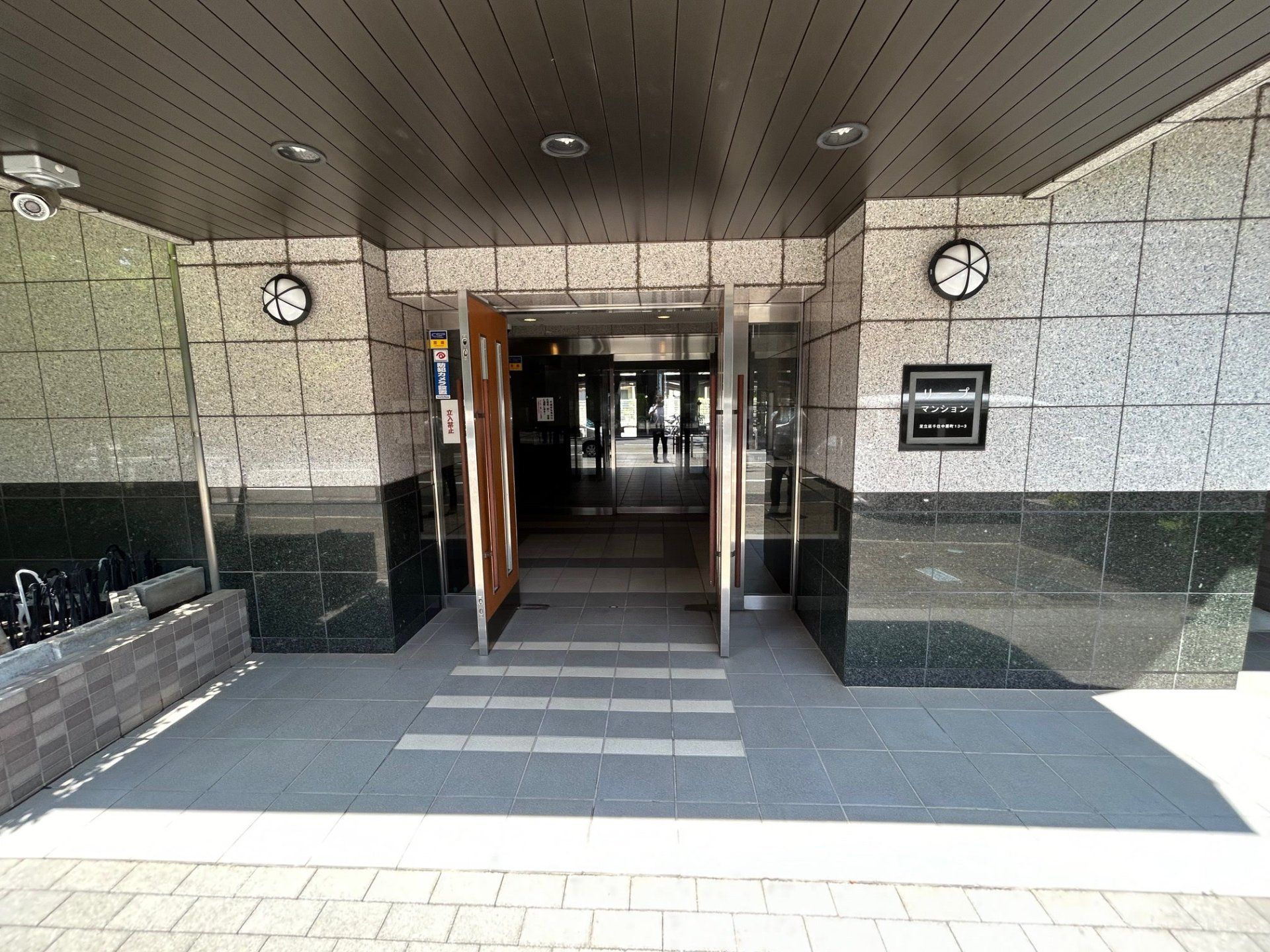 建物エントランス